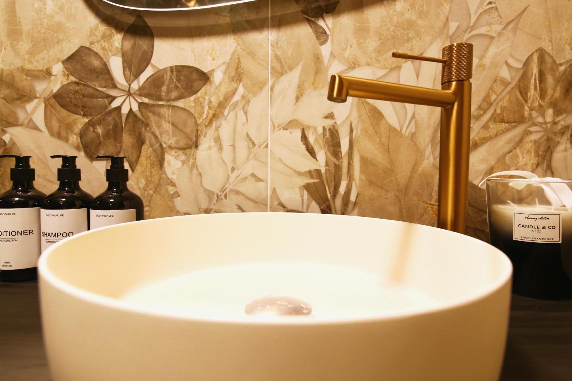 Flower Suite And Spa لا سين سور مير المظهر الخارجي الصورة